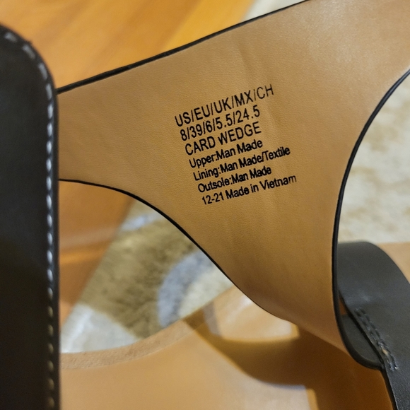 Kenneth Cole Reaction Card Wedge Size 8 - Picture 4 of 4